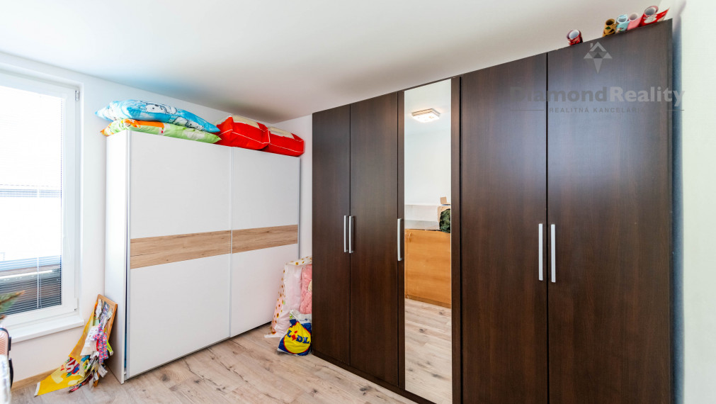 Na predaj dvojpodlažný RD po modernej rekonštrukcii, veľký pozemok (2588m2), obec Ruskov - KE okolie.