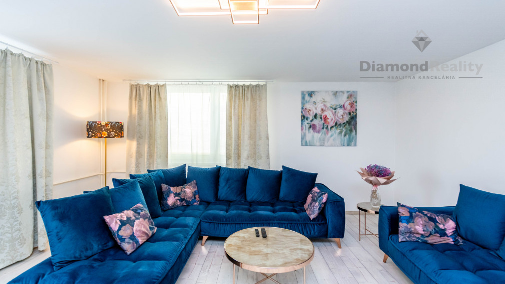 Na predaj dvojpodlažný RD po modernej rekonštrukcii, veľký pozemok (2588m2), obec Ruskov - KE okolie.