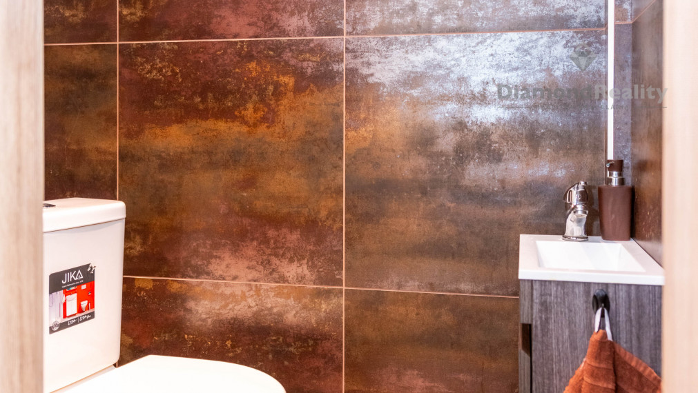 Na predaj dvojpodlažný RD po modernej rekonštrukcii, veľký pozemok (2588m2), obec Ruskov - KE okolie.