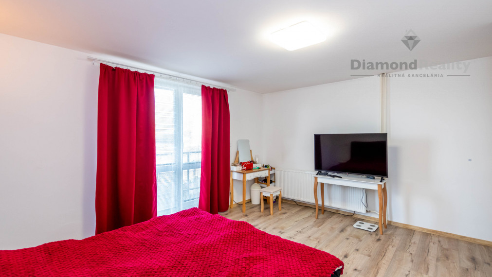 Na predaj dvojpodlažný RD po modernej rekonštrukcii, veľký pozemok (2588m2), obec Ruskov - KE okolie.