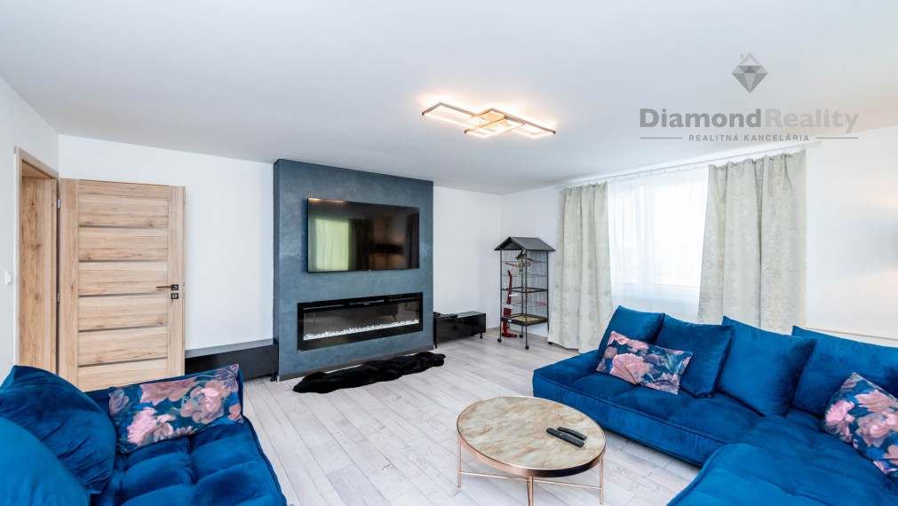 Na predaj dvojpodlažný RD po modernej rekonštrukcii, veľký pozemok (2588m2), obec Ruskov - KE okolie.