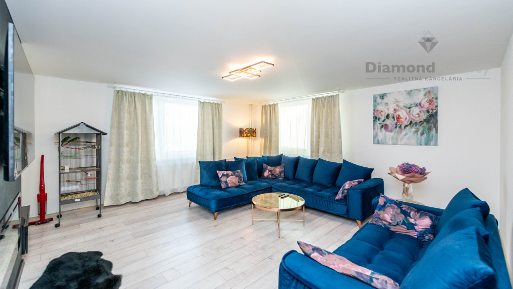 Na predaj dvojpodlažný RD po modernej rekonštrukcii, veľký pozemok (2588m2), obec Ruskov - KE okolie.