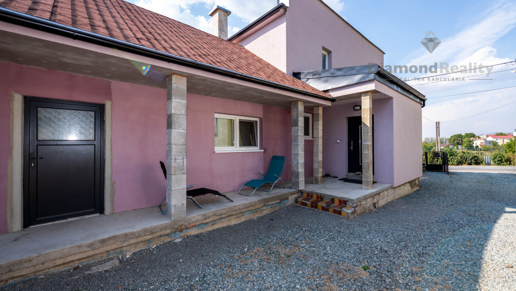 Na predaj dvojpodlažný RD po modernej rekonštrukcii, veľký pozemok (2588m2), obec Ruskov - KE okolie.