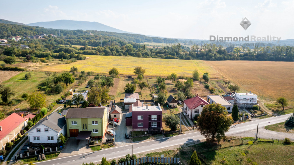 Na predaj dvojpodlažný RD po modernej rekonštrukcii, veľký pozemok (2588m2), obec Ruskov - KE okolie.