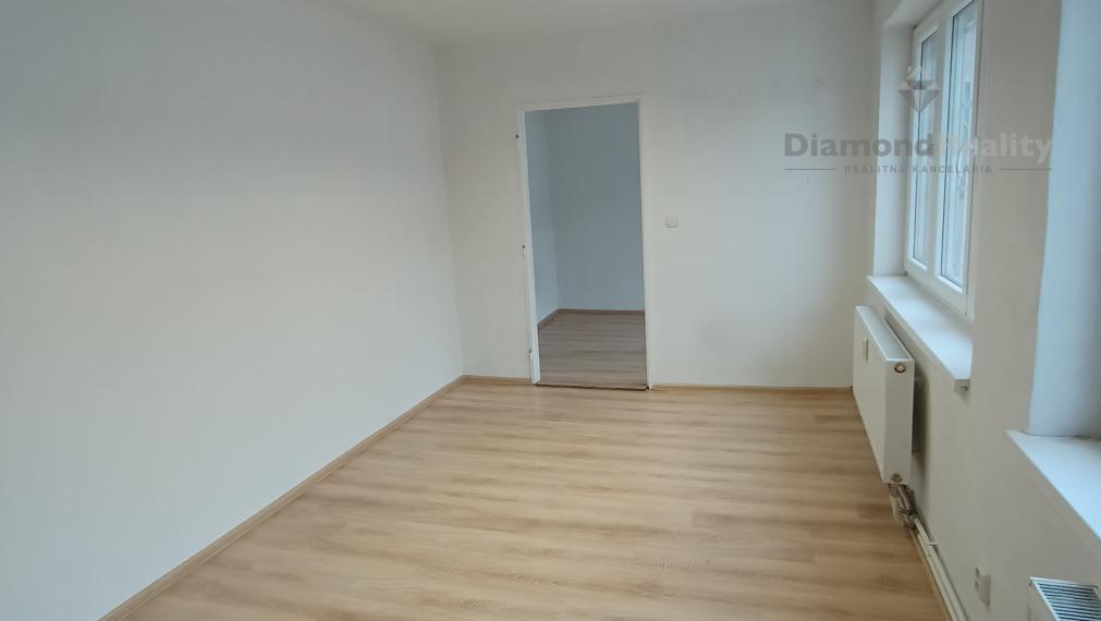 Na prenájom kancelária v centre Nitry, parkovanie v Mlynoch