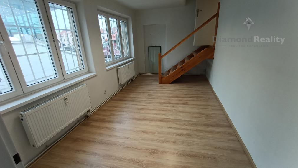 Na prenájom kancelária v centre Nitry, parkovanie v Mlynoch