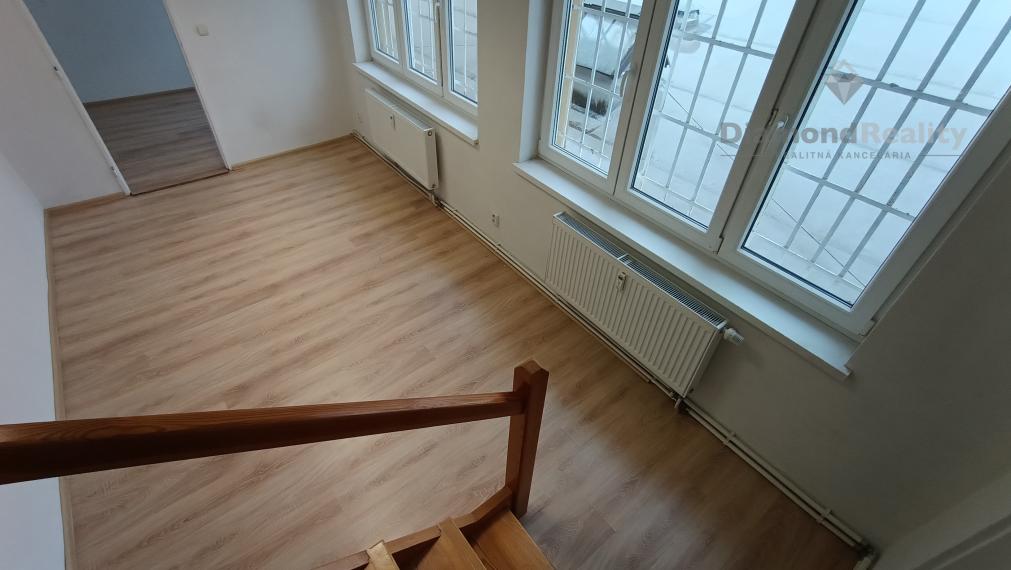 Na prenájom kancelária v centre Nitry, parkovanie v Mlynoch