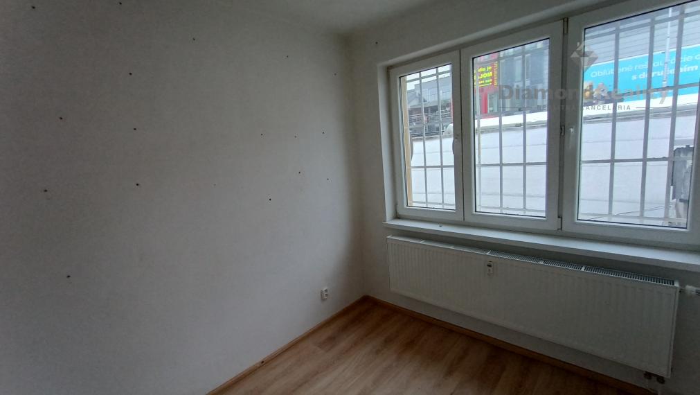 Na prenájom kancelária v centre Nitry, parkovanie v Mlynoch