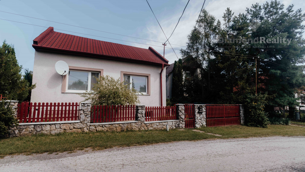 Ponúkam na predaj útulný rodinný dom v Slánskom Novom Meste