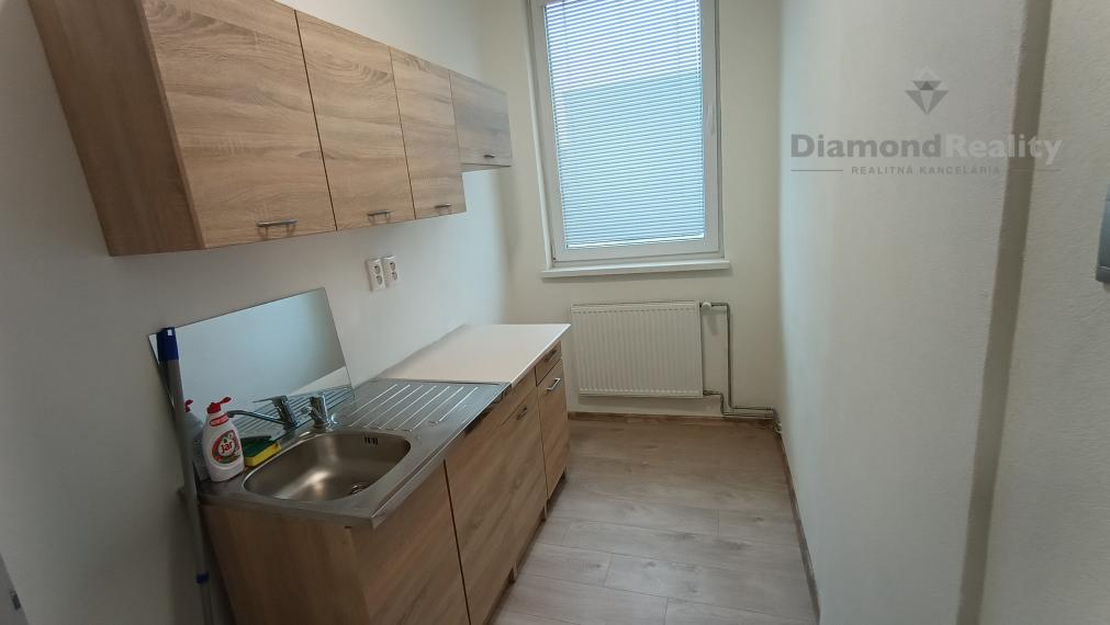 Na prenájom dvojkancelária s kuchyňou Nitra - Chrenová