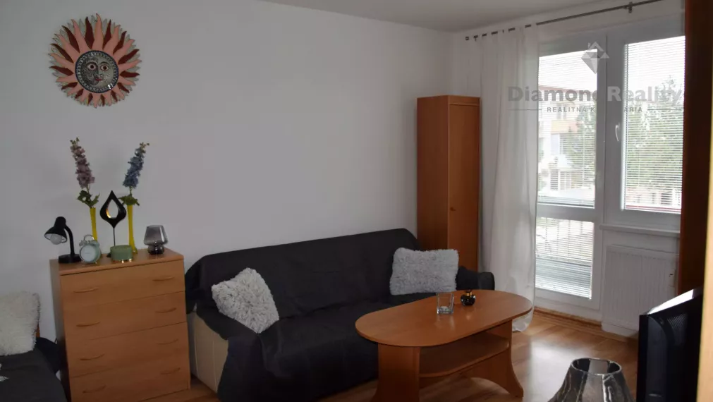 Na prenájom zariadený 1 izbový byt, balkón, Štefánikova, Senica