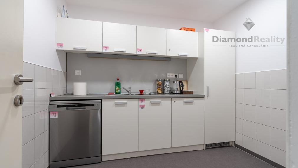 PRÉMIOVÉ kancelárie na mieru  - PRENÁJOM