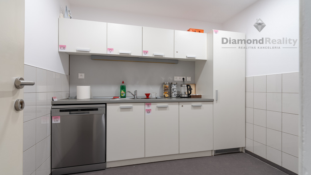 Coworkingový priestor na prenájom v CASSOVARE