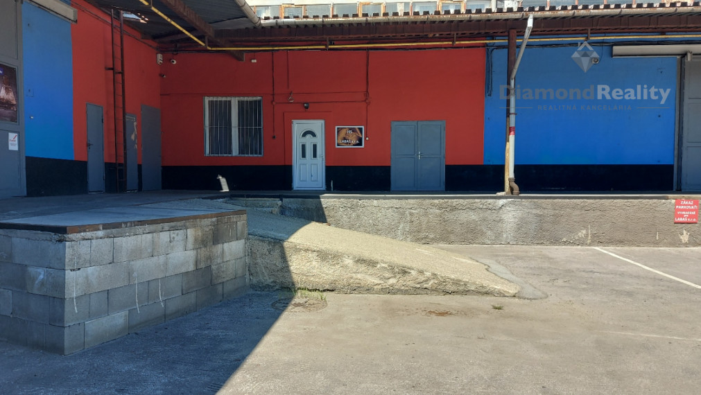 Prenájom skladov s kanceláriami 850 m2 - strategická poloha