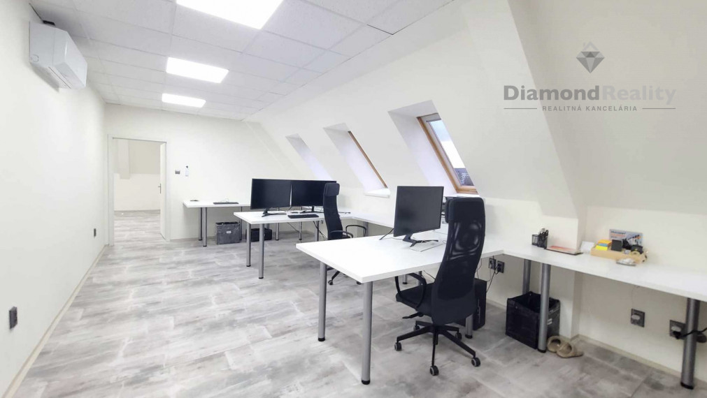 Kancelária pri Hornbachu s EXTRA cenou