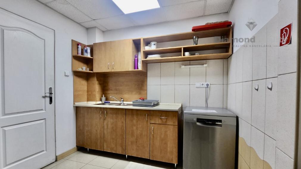 Kancelária pri Hornbachu s EXTRA cenou