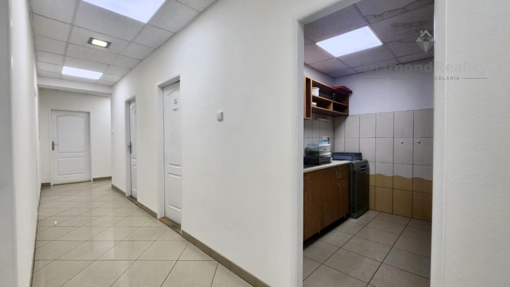 Kancelária pri Hornbachu s EXTRA cenou