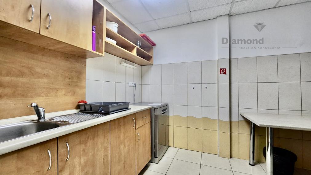 Kancelária pri Hornbachu s EXTRA cenou