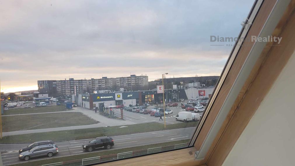 Kancelária pri Hornbachu s EXTRA cenou