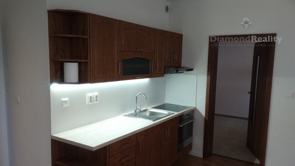 Na prenájom 2 izbový byt, balkón, Nábr. A. Hlinku, Hlohovec.