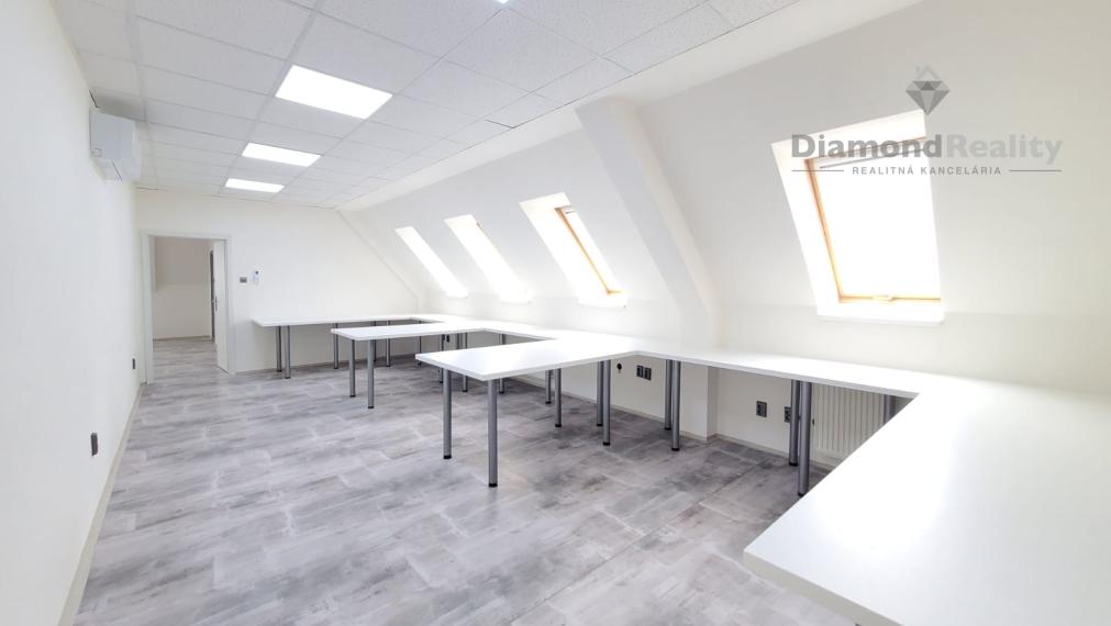 Kancelária pri Hornbachu s EXTRA cenou