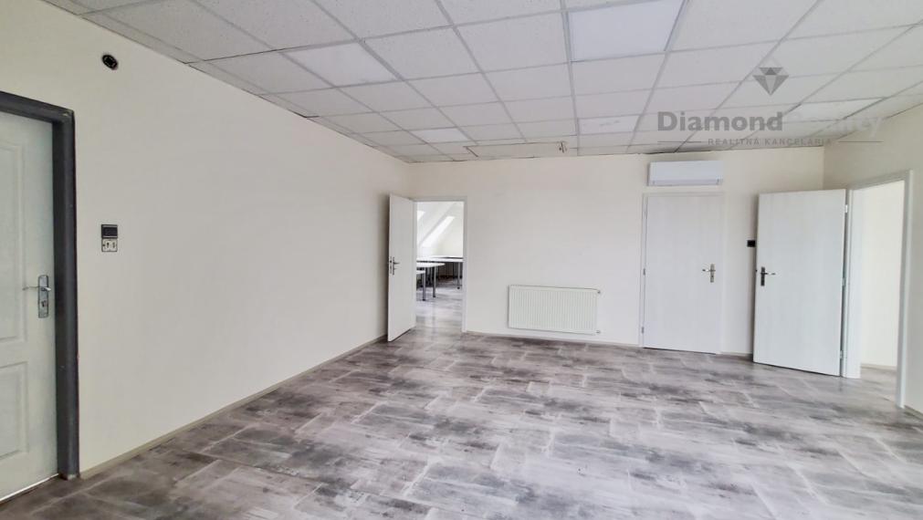 Kancelária pri Hornbachu s EXTRA cenou