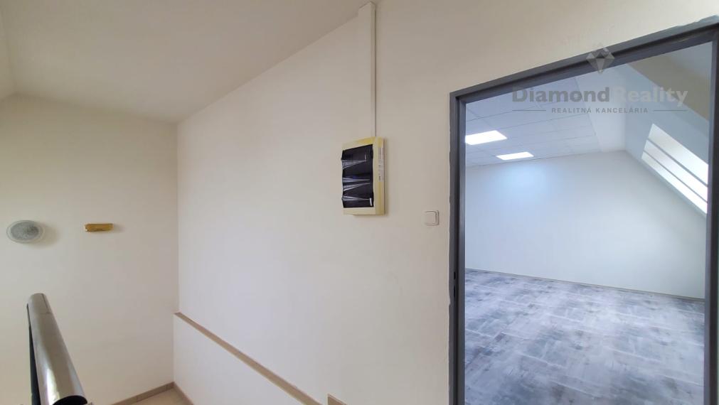 Kancelária pri Hornbachu s EXTRA cenou