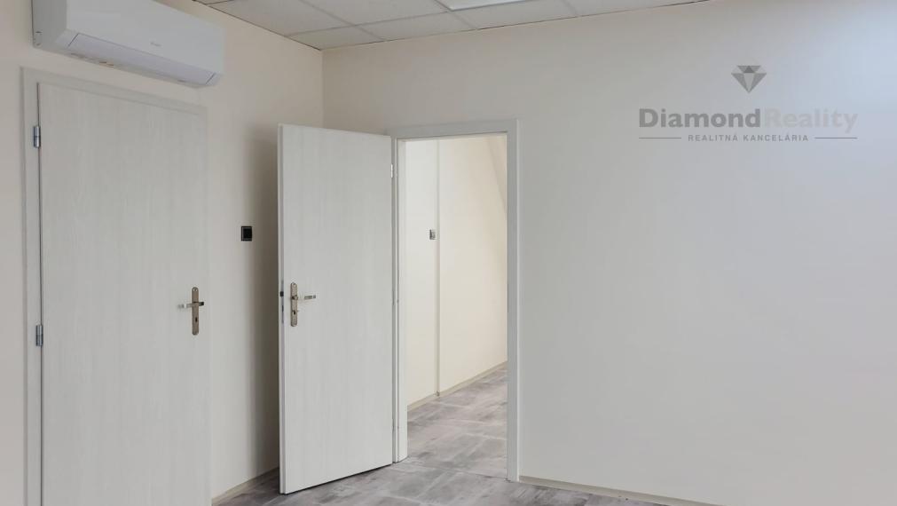 Kancelária pri Hornbachu s EXTRA cenou