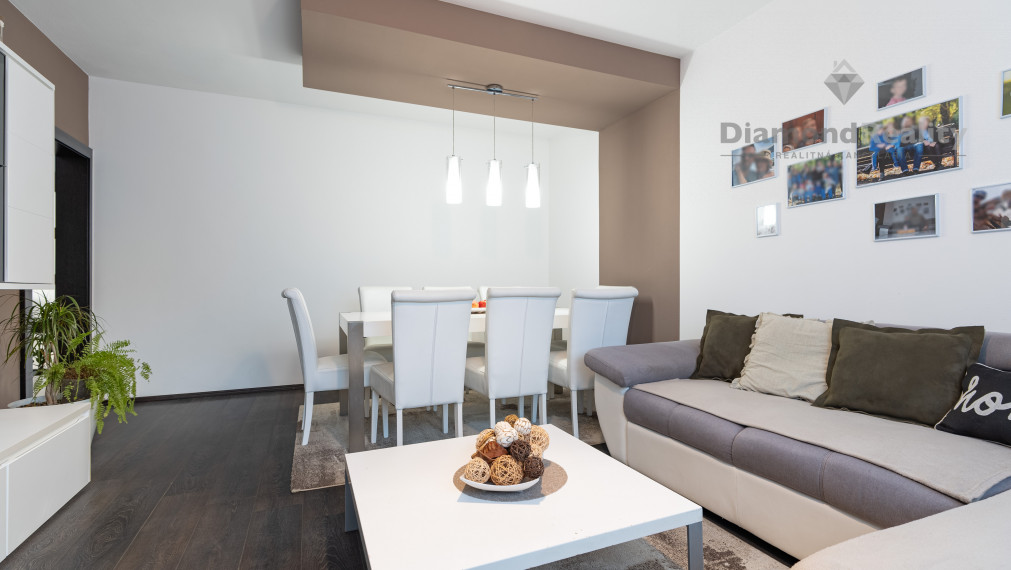 REZERVOVANÉ | NA PREDAJ KRÁSNY 3 IZBOVÝ BYT S NÁBYTKOM V CENE | 70m2 + LOGGIA | HANOJSKÁ ULICA