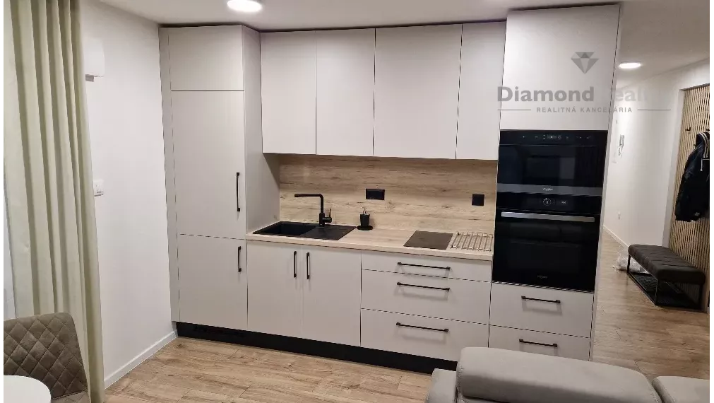 Na prenájom 2 izbový apartmán, rezidencia Haulíkova, Trnava .