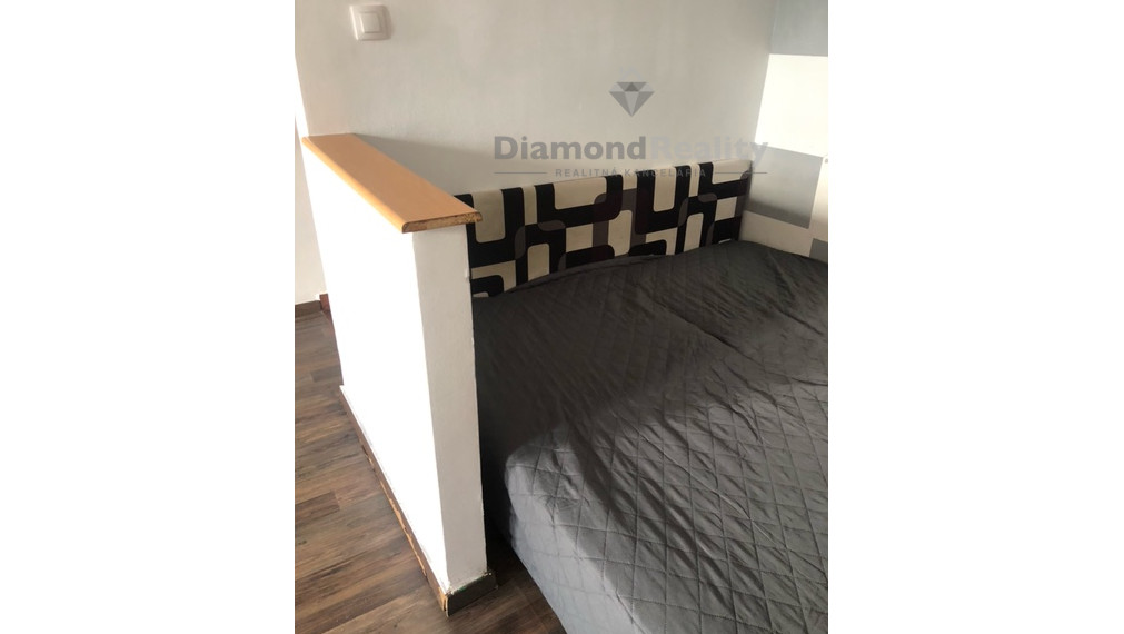 Na prenájom pekný zariadený 1,5 izbový byt Na Hlinách Trnava.