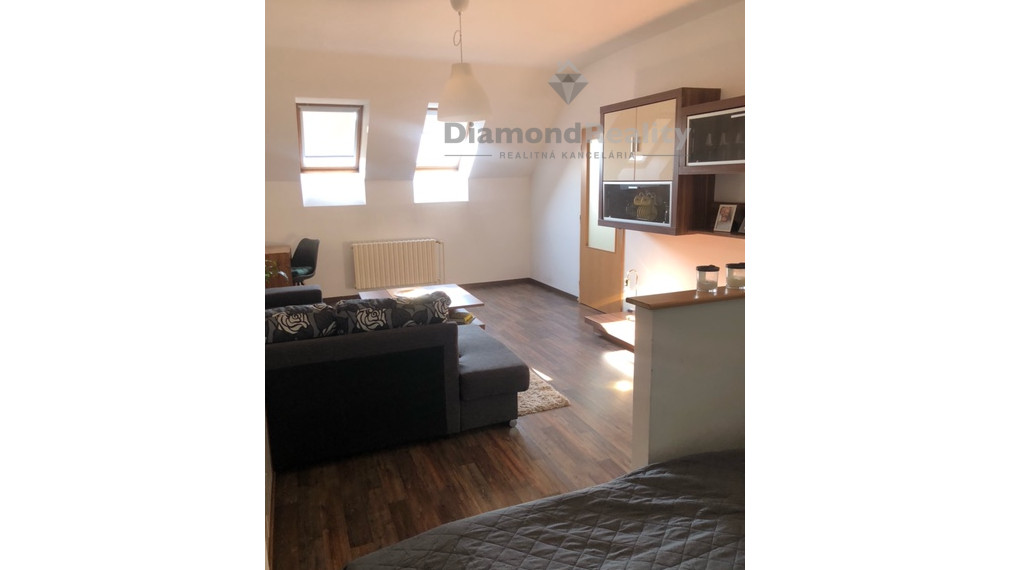 Na prenájom pekný zariadený 1,5 izbový byt Na Hlinách Trnava.