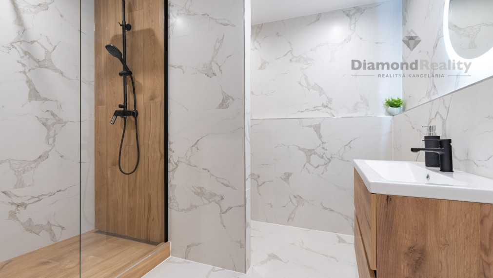 PREDANÝ - PREDAJ 2 IZBOVÝ BYT S KOMOROU A LODŽIOU NA ULICI RUŽÍNSKA, KOŠICE - ZÁPAD PO REKONŠTRUKCII