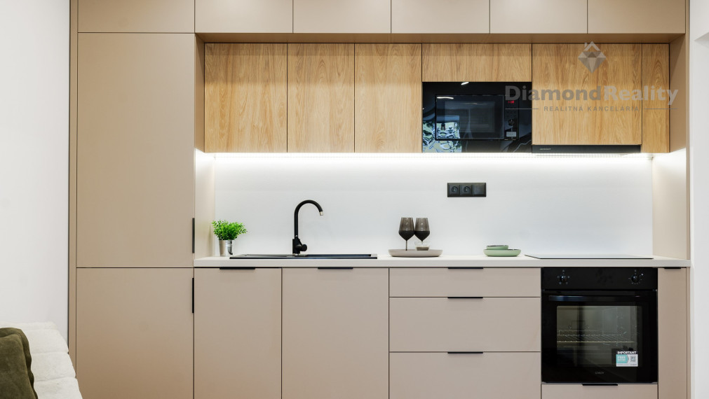 PREDANÝ Na predaj 1,5 izbový byt po rekonštrukcii, Palkovičova ulica, Košice - Sever