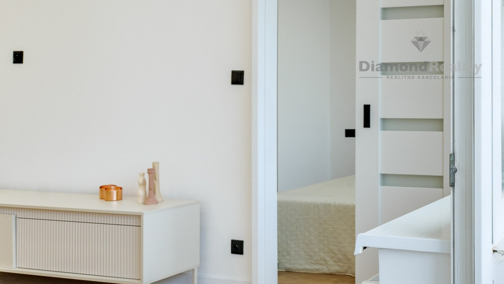 PREDANÝ Na predaj 1,5 izbový byt po rekonštrukcii, Palkovičova ulica, Košice - Sever