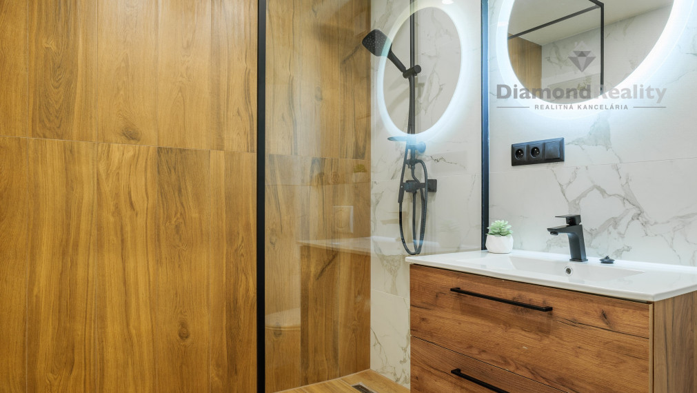 PREDANÝ Na predaj 1,5 izbový byt po rekonštrukcii, Palkovičova ulica, Košice - Sever