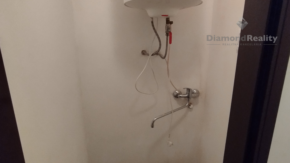 Na  prenájom sklad s kanceláriou