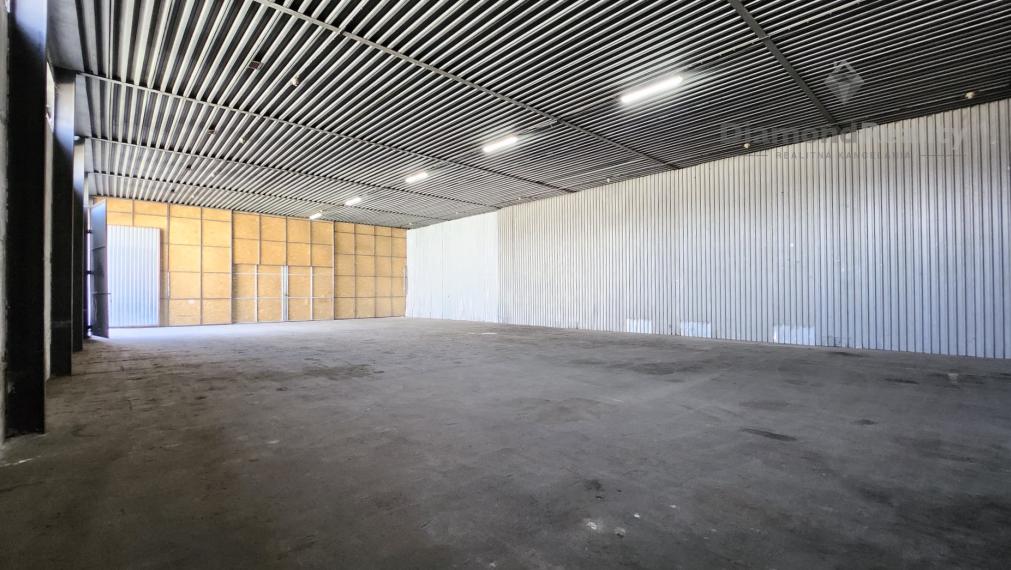 Sklad na prenájom s výbornou polohou - 400 m2