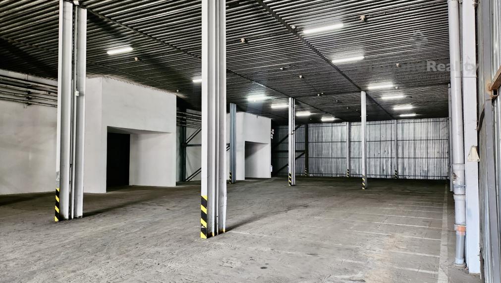 Prenájom - Murovaný sklad s kanceláriami 850 m2 - strategická poloha