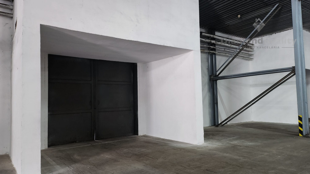 Prenájom skladov s kanceláriami 850 m2 - strategická poloha