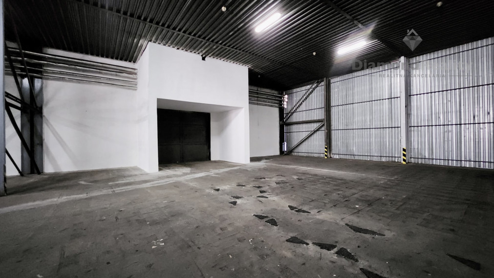 Prenájom skladov s kanceláriami 850 m2 - strategická poloha