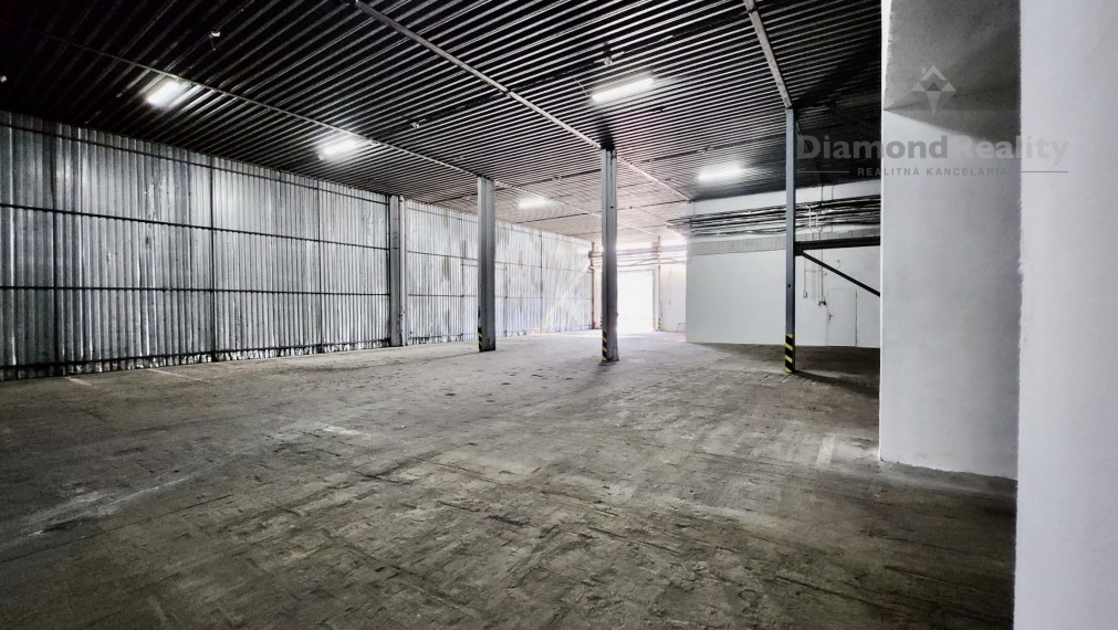 Prenájom skladov s kanceláriami 850 m2 - strategická poloha