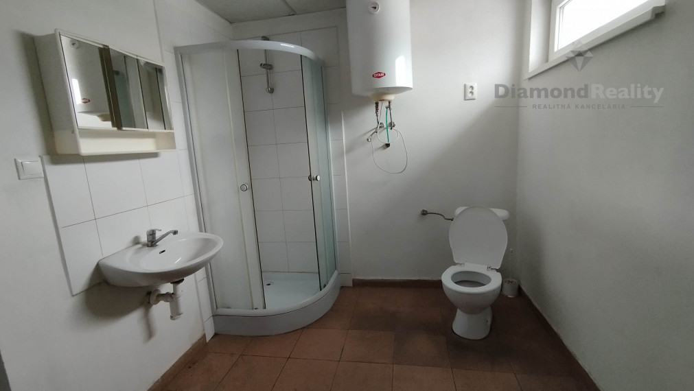 Na prenájom sklad na Strojníckej ul. v Prešove