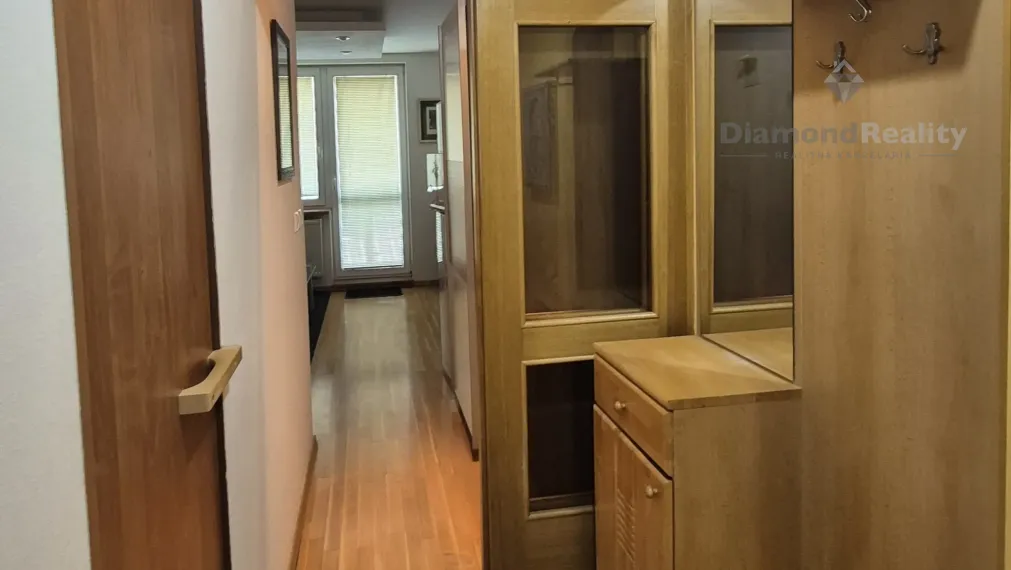 Na prenájom zariadená garsónka, balkón, Štefánikova, Senica.