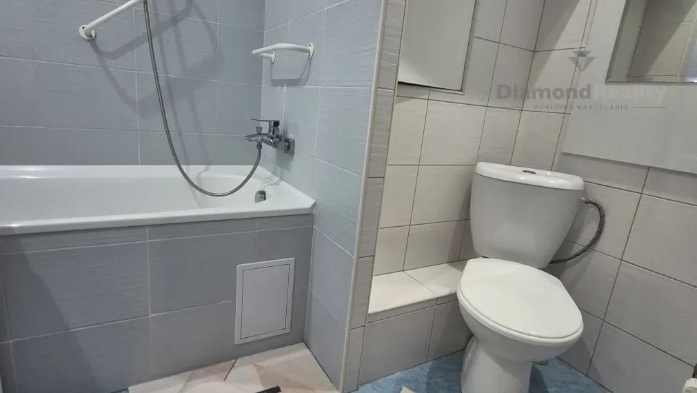 Na prenájom zariadená garsónka, balkón, Štefánikova, Senica.