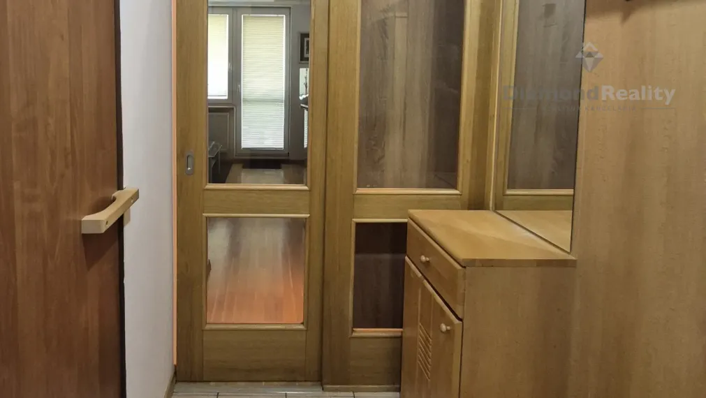 Na prenájom zariadená garsónka, balkón, Štefánikova, Senica.