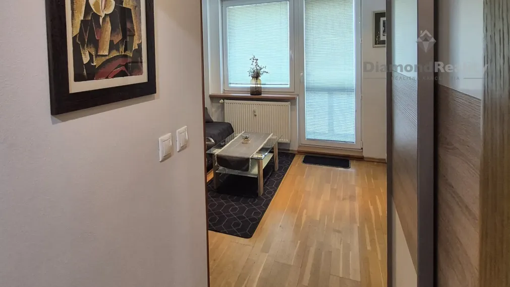 Na prenájom zariadená garsónka, balkón, Štefánikova, Senica.