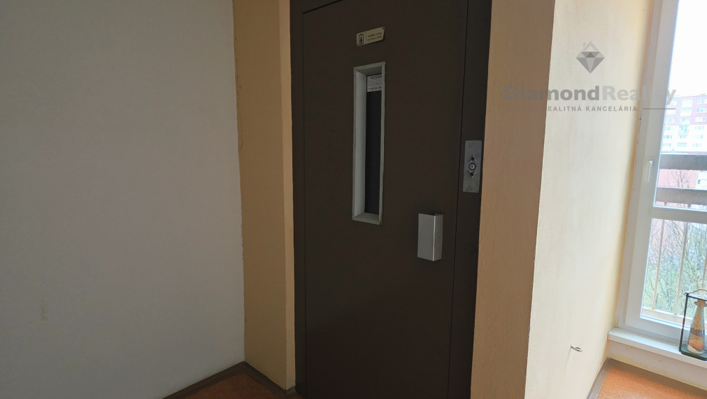 NA PREDAJ 3 - IZBOVÝ BYT S LOGGIOU, BRUSELSKÁ ULICA , ŤAHANOVCE