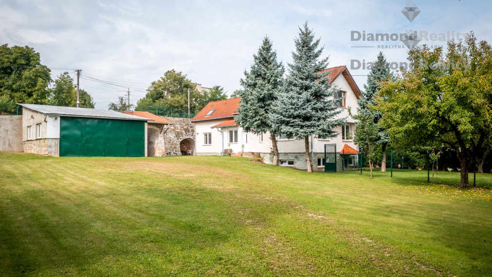 NA PRENÁJOM RODINNÝ DOM, VHODNÝ NA UBYTOVANIE, PODNIKANIE, S VEĽKÝM POZEMKOM 2864m2 | BARCA