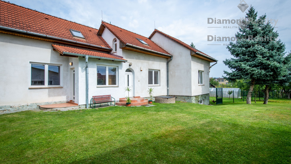 NA PRENÁJOM RODINNÝ DOM, VHODNÝ NA UBYTOVANIE, PODNIKANIE, S VEĽKÝM POZEMKOM 2864m2 | BARCA